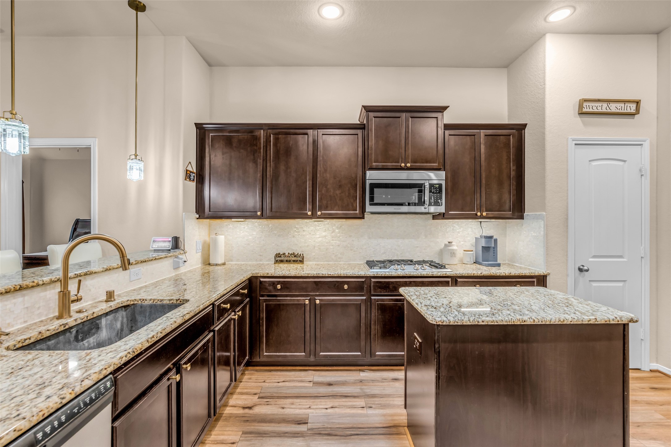 22907 Banff Brook Way Tomball, TX 77375 - Photo 7 of 26 Welcome to the kitchen, the heart of the home, where you can comfortably prepare meals for family and guests.