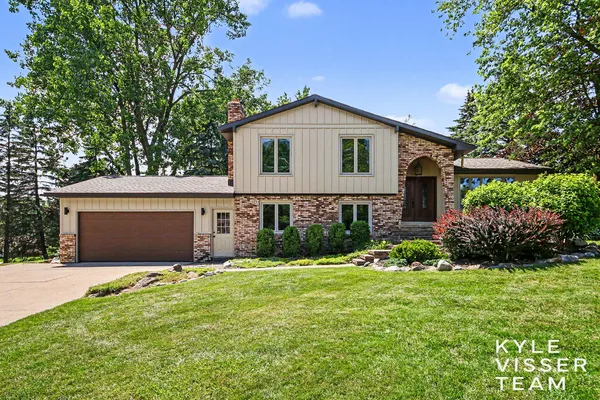 $575,000 | 3305 Olderidge Drive Northeast, Grand Rapids, MI 49525