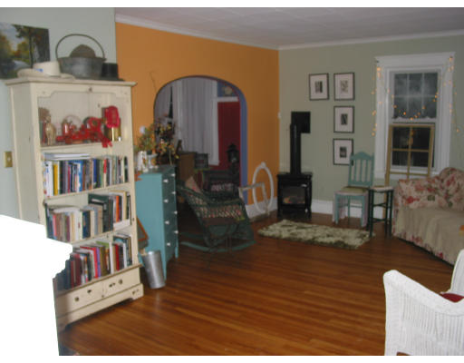 8 Romola Road Worcester, MA 01609 - Photo 2 of 7 Gallery Image 2