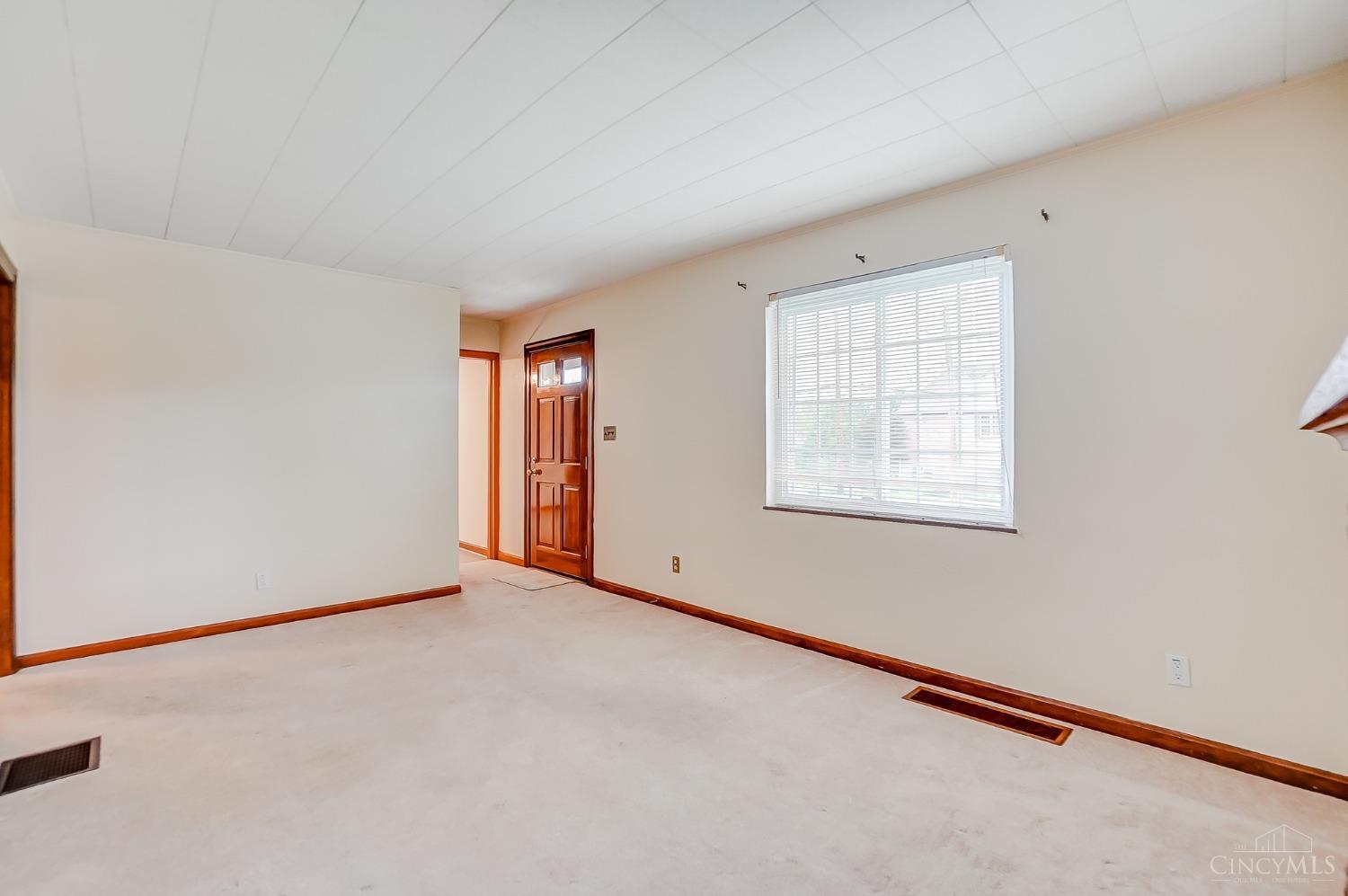 6652 Dawson Road Madeira, OH 45243 - Photo 4 of 36