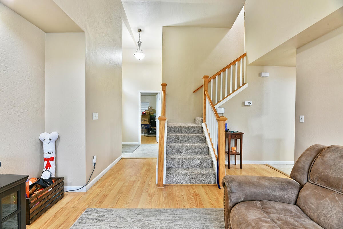 328 Live Oak Loop Central Point, OR 97502 - Photo 17 of 18 Great room floor plan with high ceilings and appealing interior design.