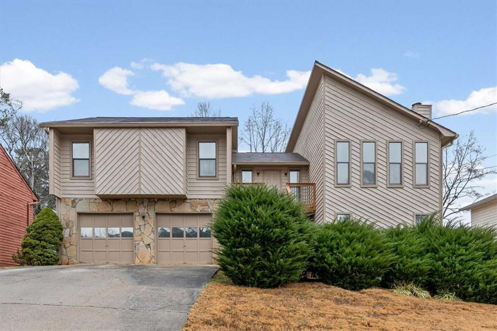 321 Roses Creek Drive Lawrenceville, GA 30044 - Photo 2 of 40