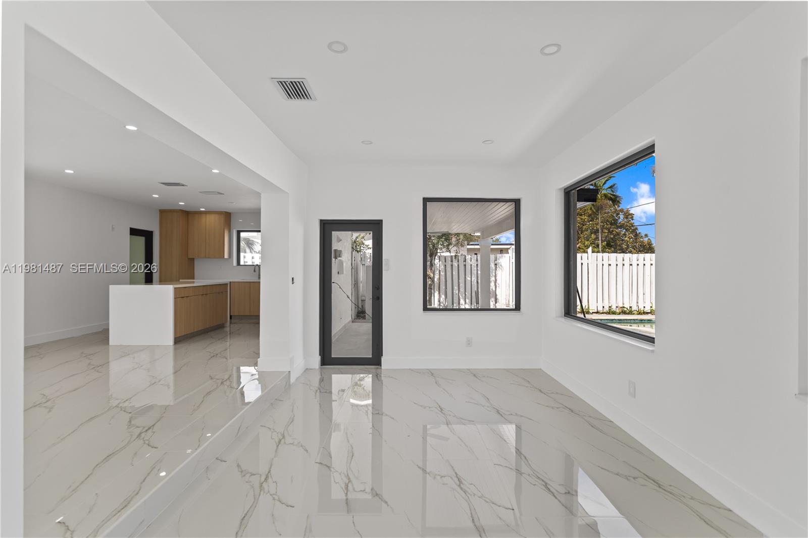 921 West 50th Place Hialeah, FL 33012 - Photo 16 of 54