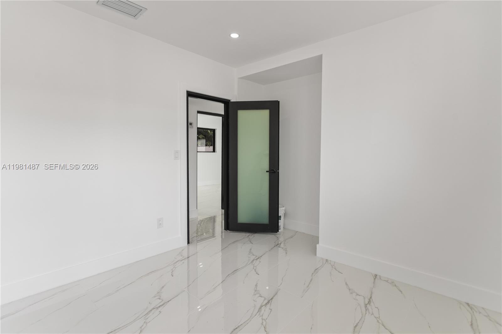921 West 50th Place Hialeah, FL 33012 - Photo 25 of 54