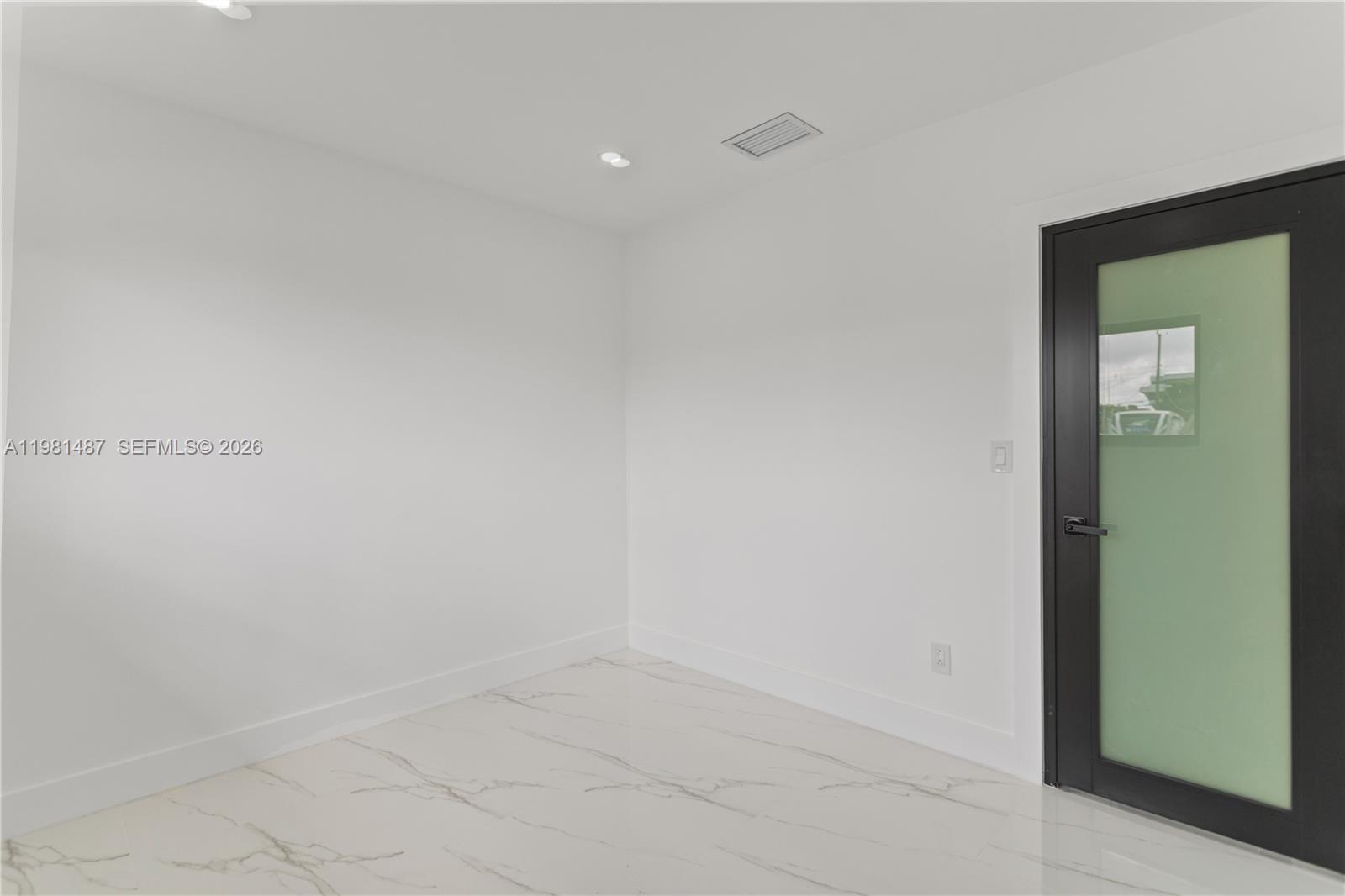 921 West 50th Place Hialeah, FL 33012 - Photo 30 of 54