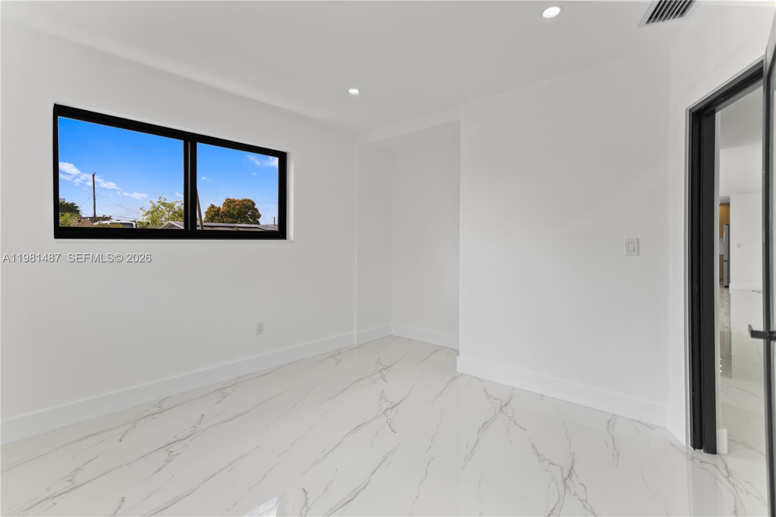 921 West 50th Place Hialeah, FL 33012 - Photo 32 of 54