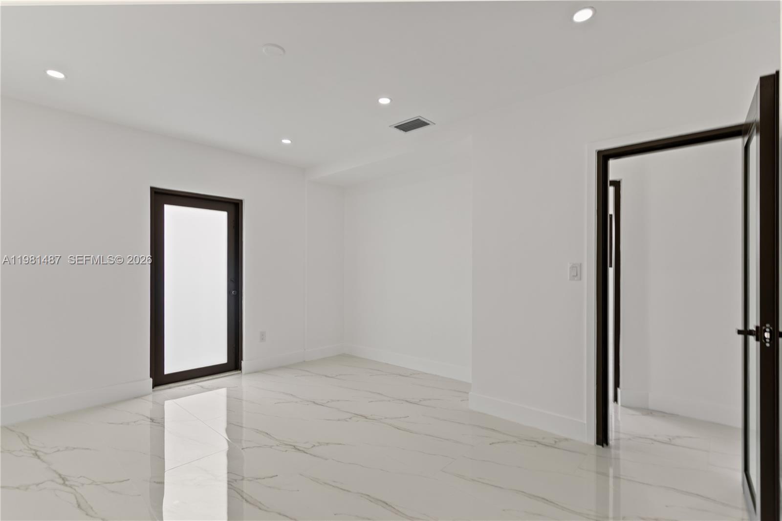 921 West 50th Place Hialeah, FL 33012 - Photo 34 of 54