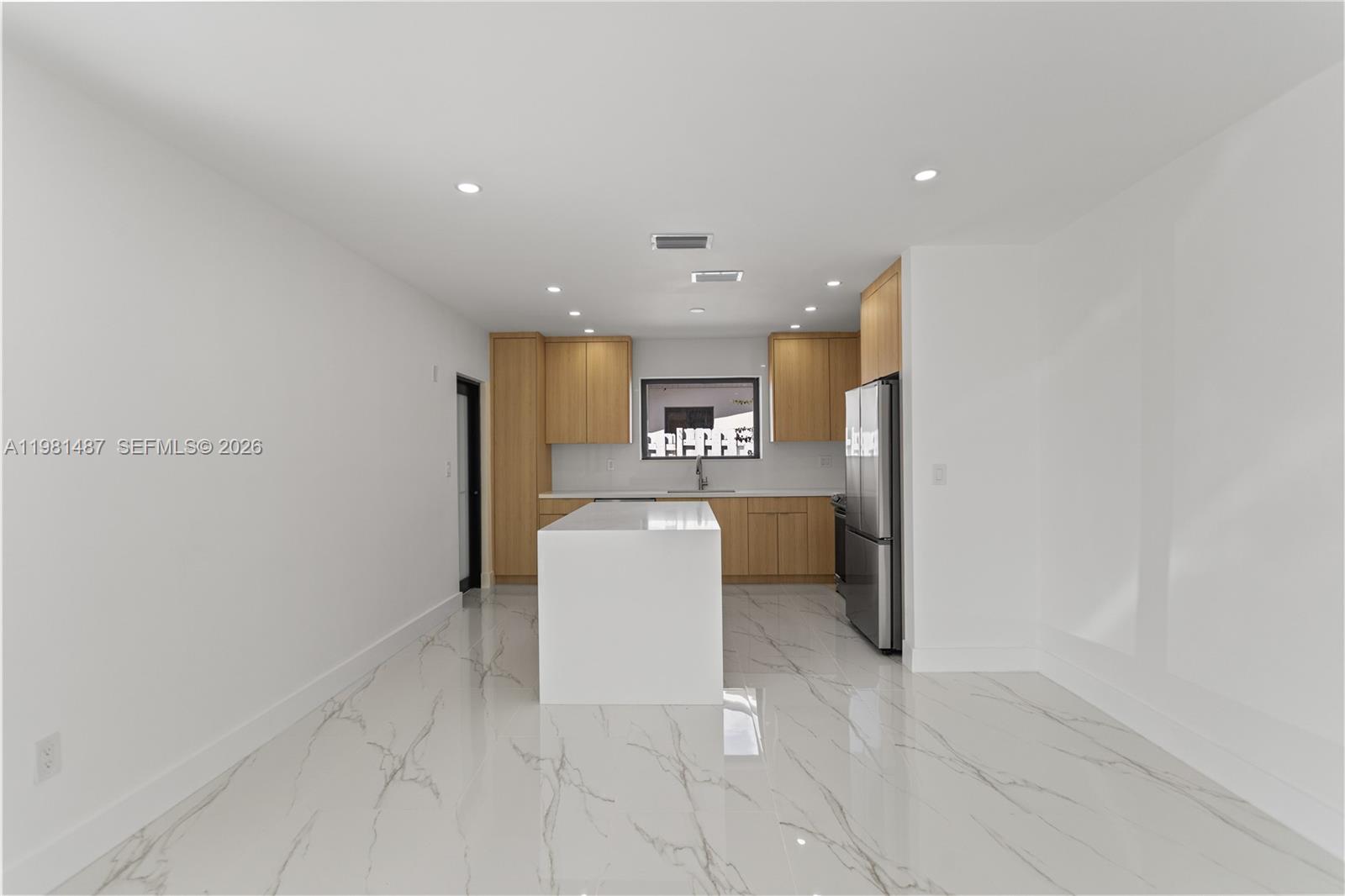 921 West 50th Place Hialeah, FL 33012 - Photo 4 of 54