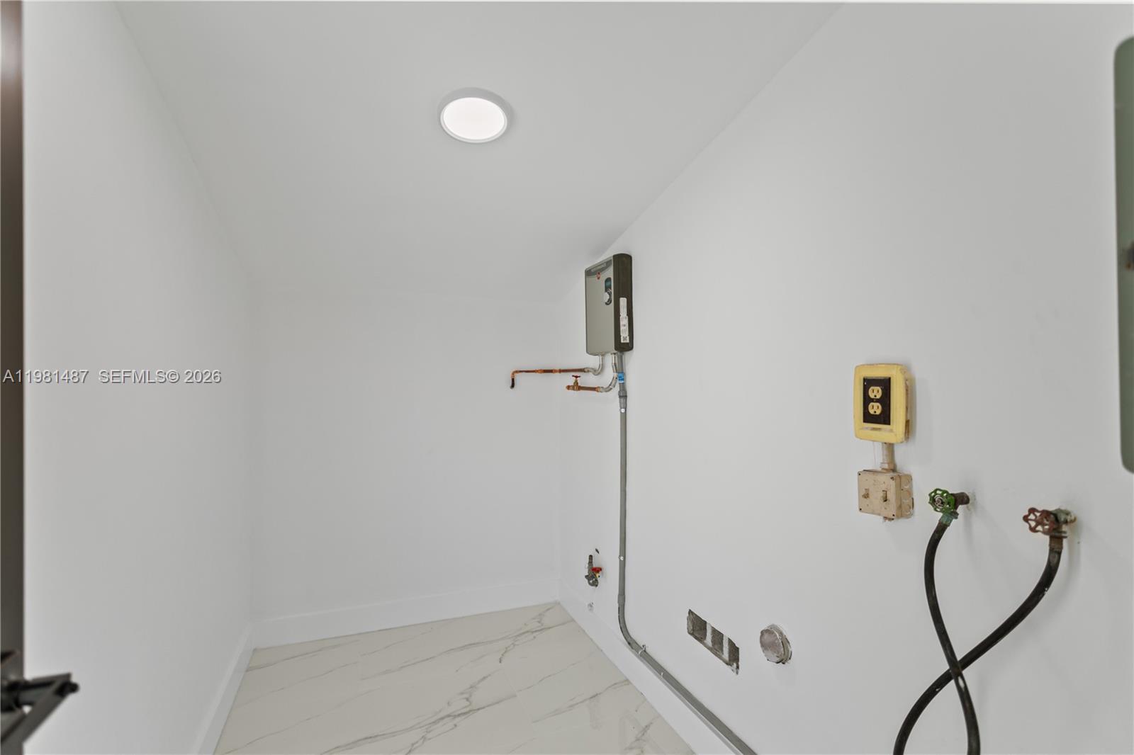 921 West 50th Place Hialeah, FL 33012 - Photo 44 of 54