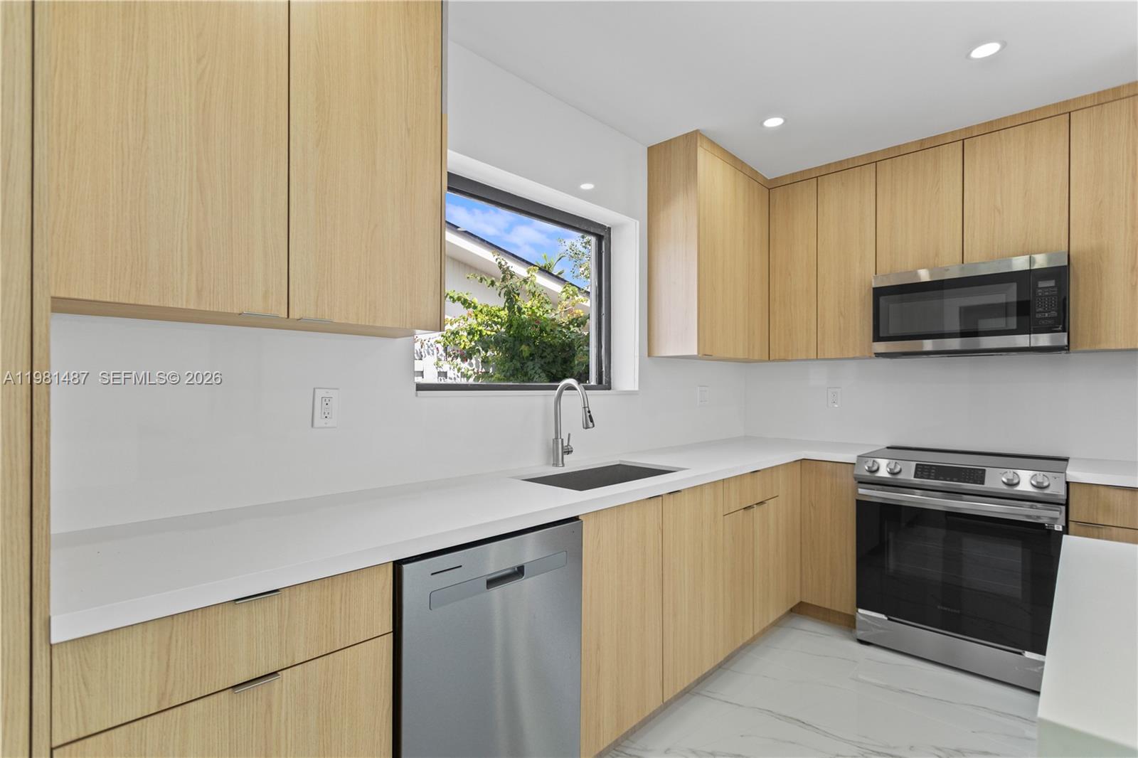 921 West 50th Place Hialeah, FL 33012 - Photo 7 of 54