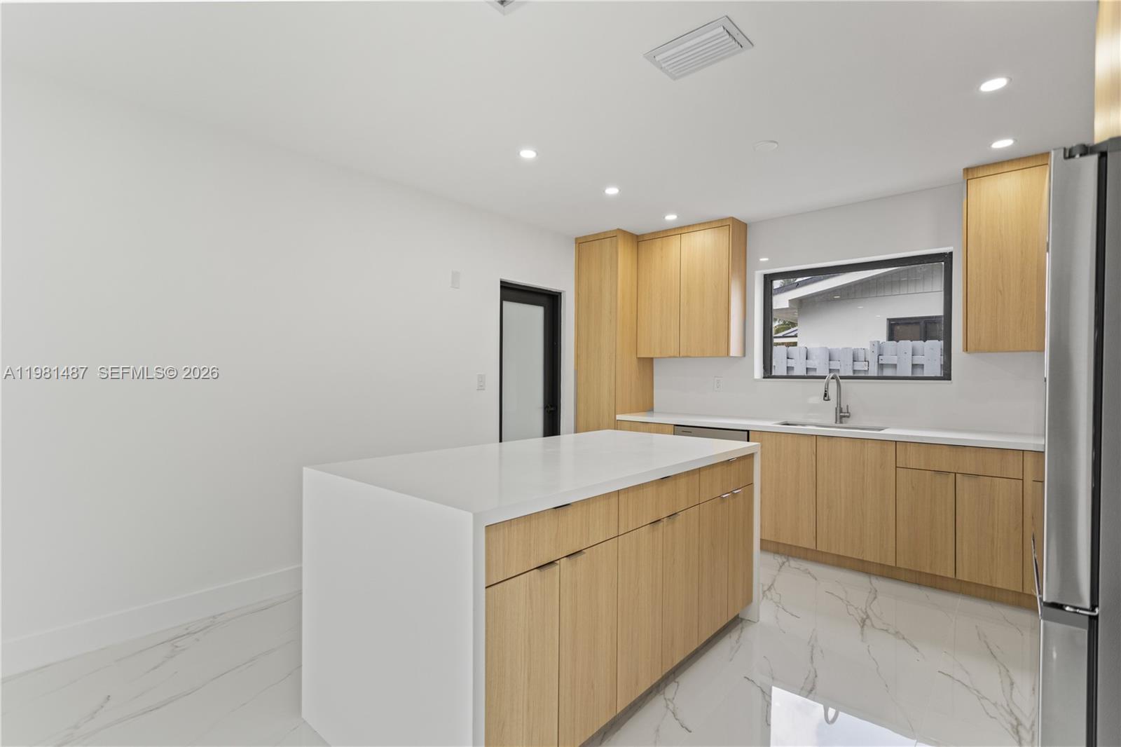 921 West 50th Place Hialeah, FL 33012 - Photo 10 of 54