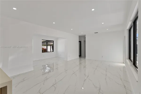 $799,000 | 921 West 50th Place, Hialeah, FL 33012