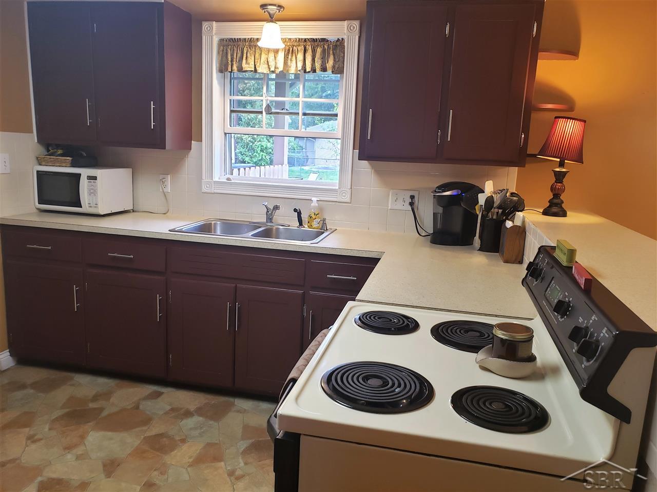 1632 North Center Road Saginaw, MI 48638 - Photo 4 of 15 50025643-3.JPG