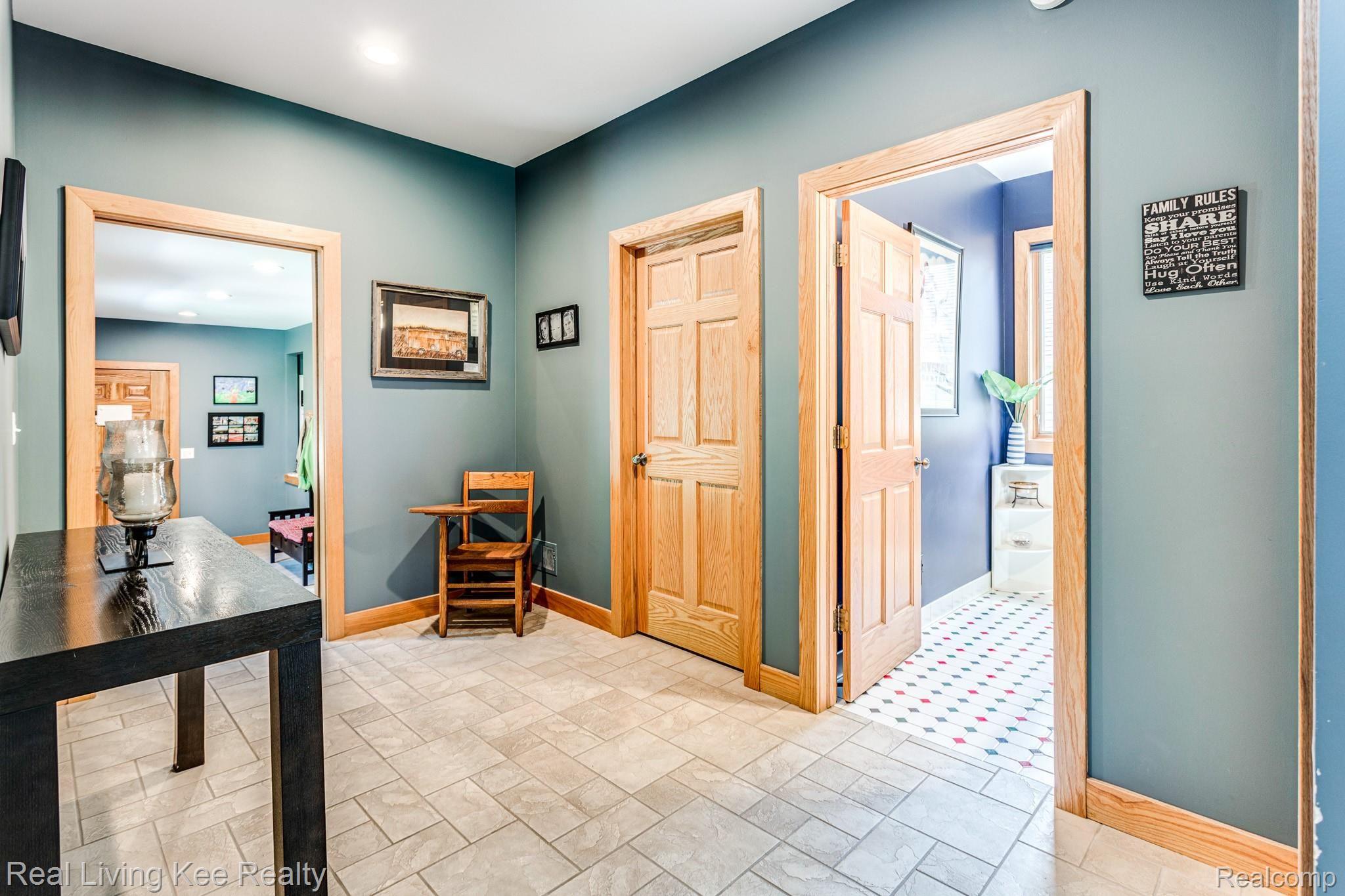 3017 Riverside Drive Port Huron, MI 48060 - Photo 18 of 70 3017 Riverside Dr (20 of 81).jpg