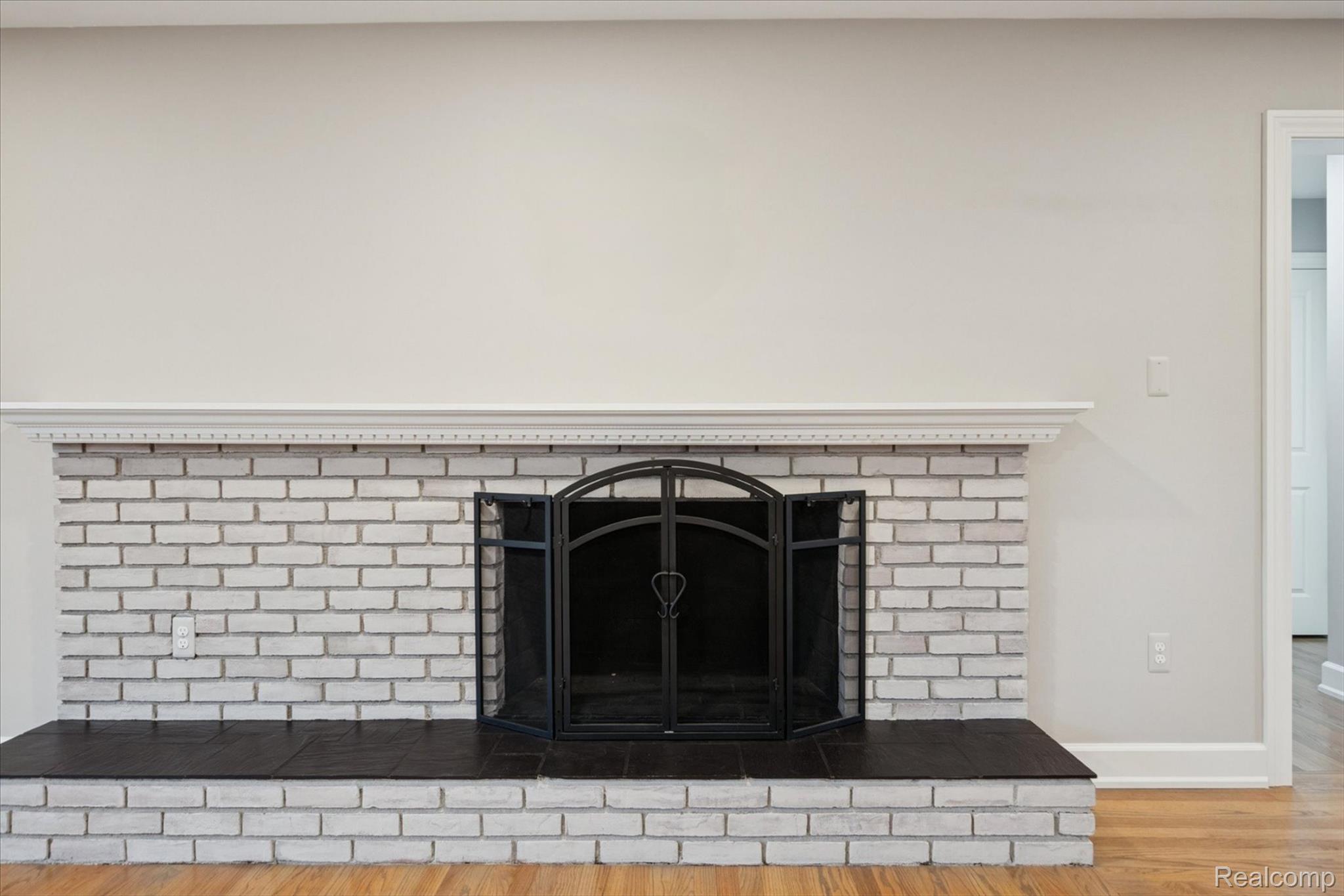 30609 Inkster Road Farmington, MI 48334 - Photo 8 of 40 10-twelve.jpg