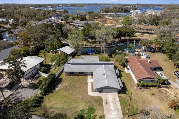 $525,000 | 1680 Southeast 2nd Court, Crystal River, FL 34429