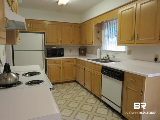 1801 South Bay Street Foley, AL 36535 - Photo 18 of 32 Kitchen