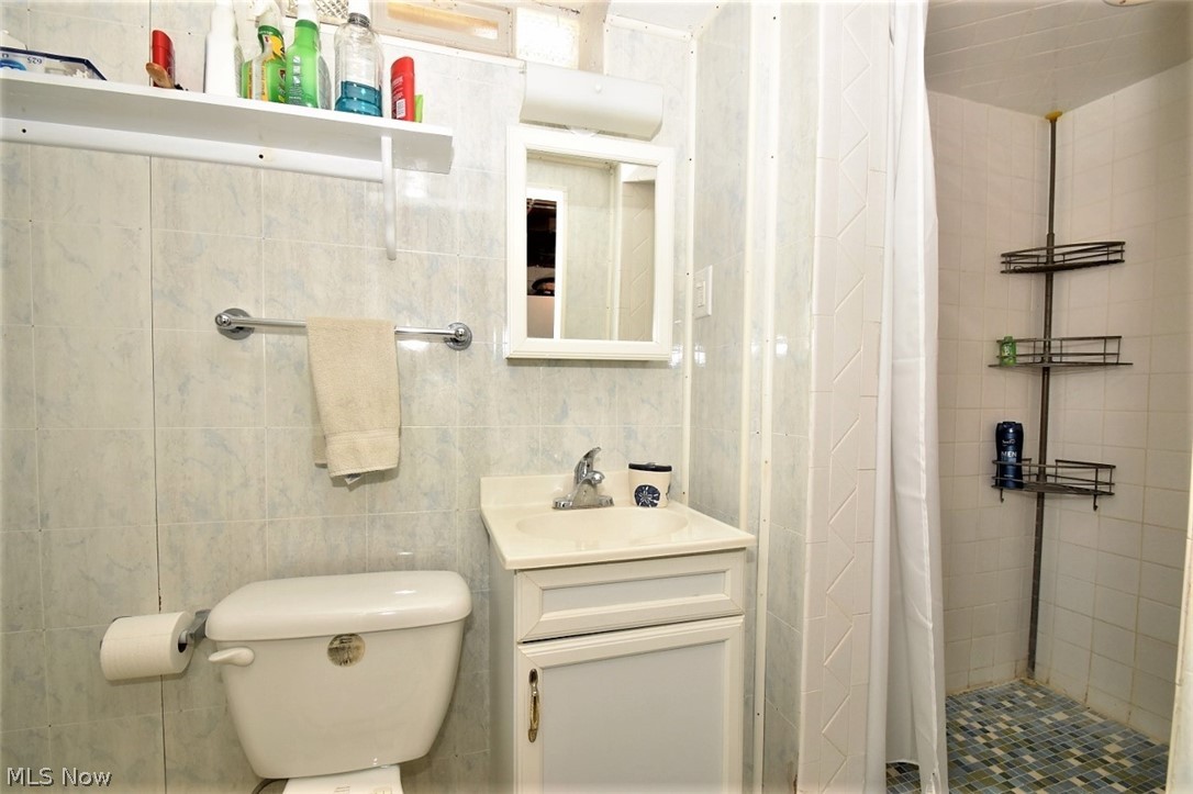 1179 Blanchester Road Lyndhurst, OH 44124 - Photo 27 of 32
