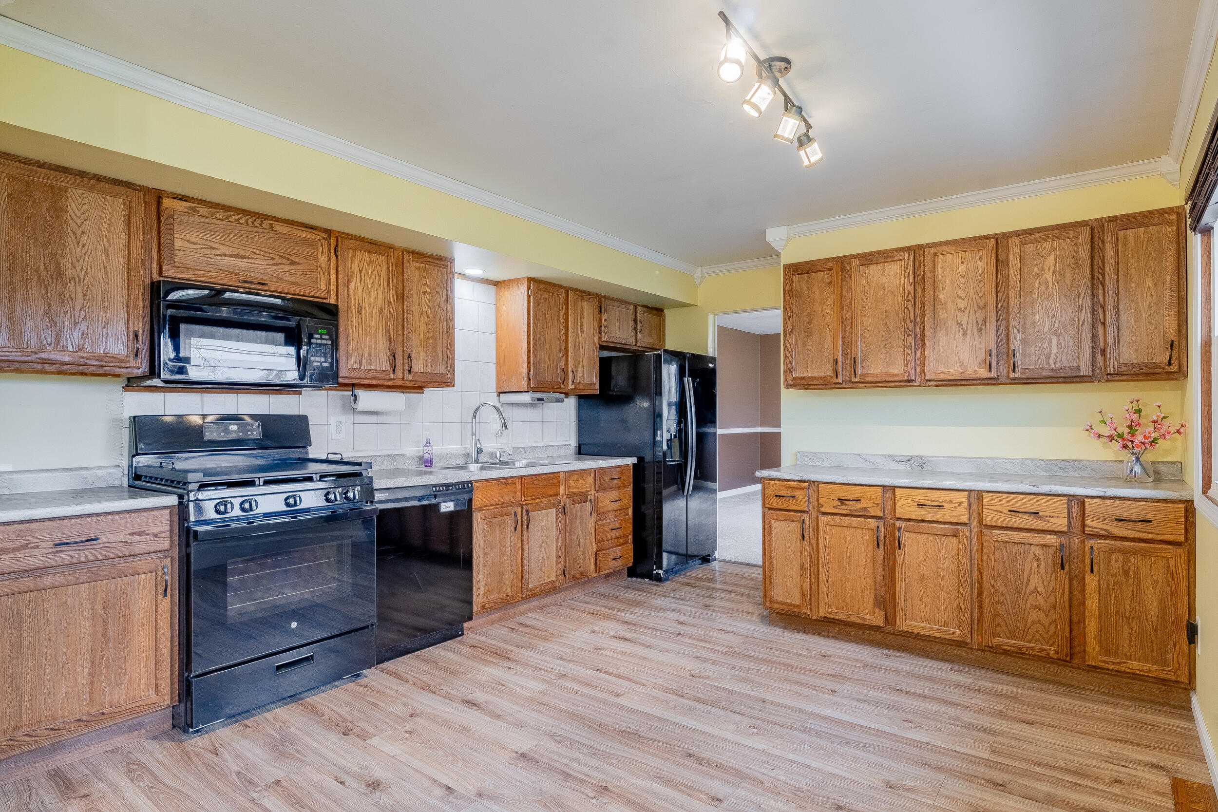 785 McCool Road Valparaiso, IN 46385 - Photo 8 of 23 2500x1667