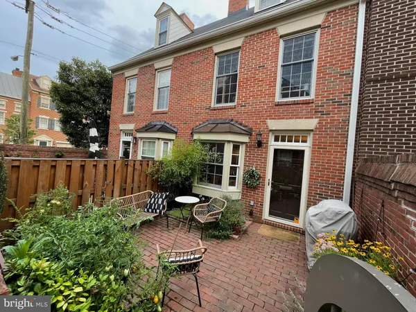 $3,000 | 673 South Columbus Street, Alexandria, VA 22314