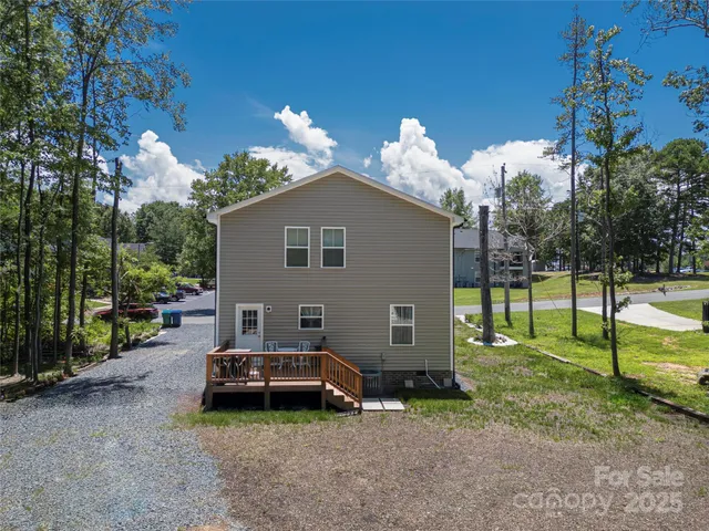 a view of a house with backyard and a tree
