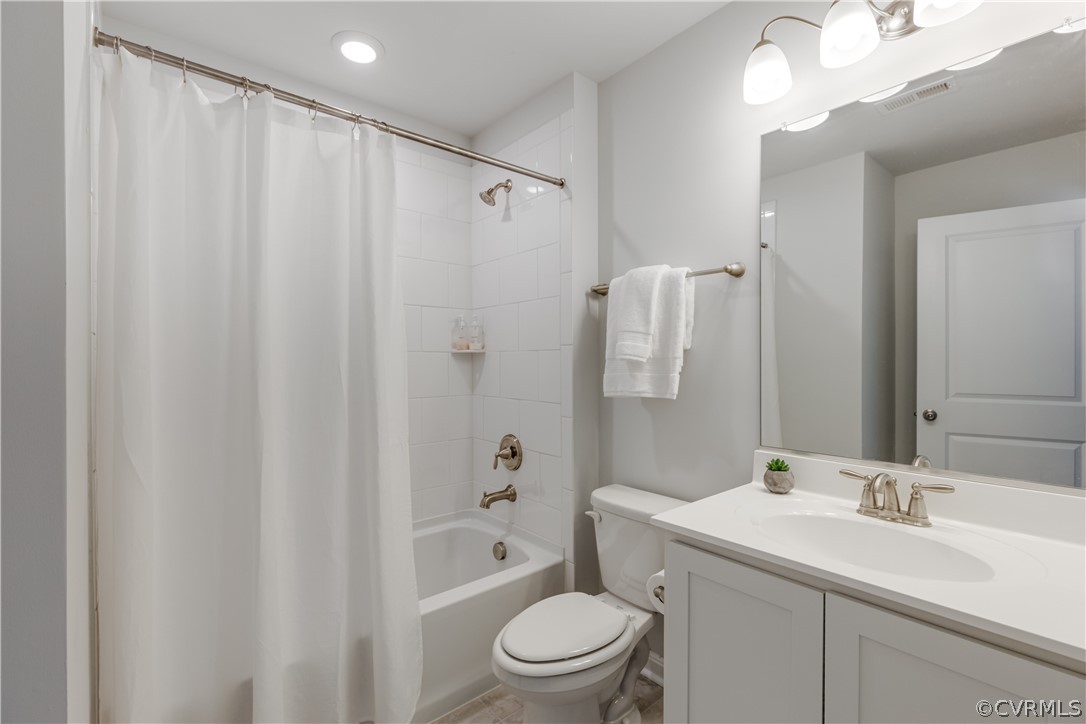 5649 Rohan Place Moseley, VA 23120 - Photo 36 of 48 EN-SUITE FULL BATHROOM, beautiful fixtures.