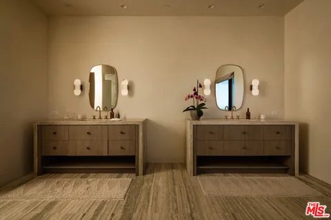 $11,000,000 | 5811 Murphy Way, Malibu, CA 90265