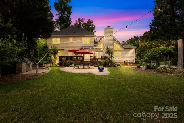 a view of outdoor space yard and patio