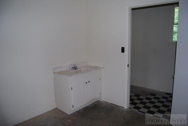 355 Harold Road Sparta, NC 28675 - Photo 4 of 32 Gallery Image 4