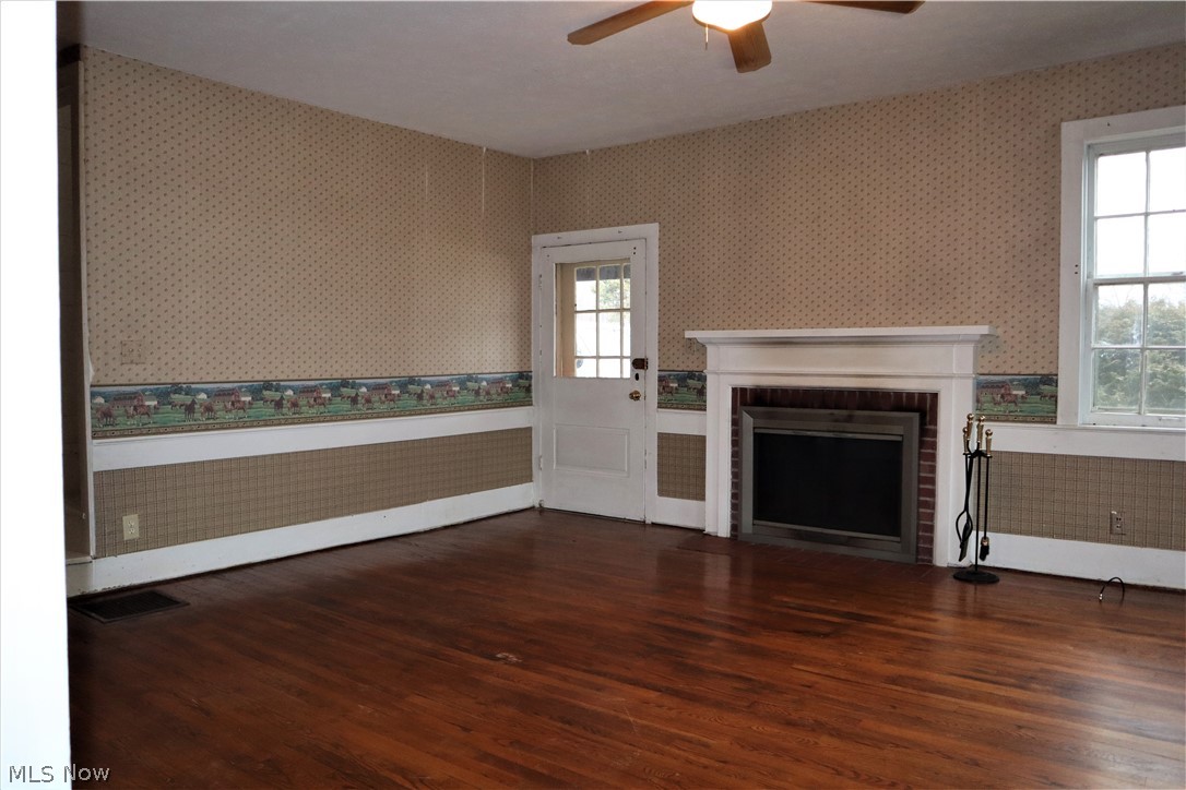 8544 River Styx Road Wadsworth, OH 44281 - Photo 8 of 35 Living Room, Main House