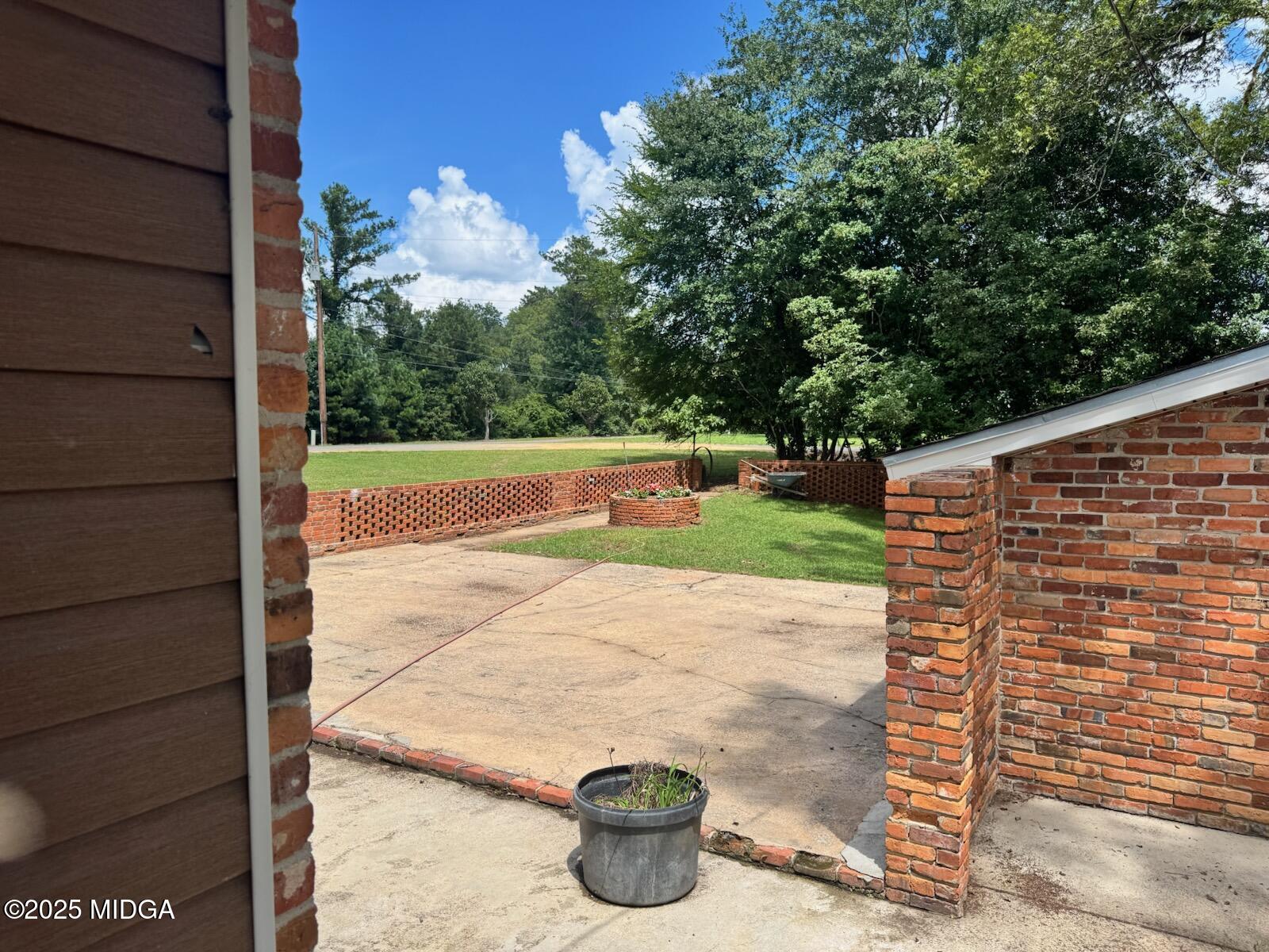 4912 Old Gordon Road Dry Branch, GA 31020 - Photo 26 of 32 a backyard view of a house