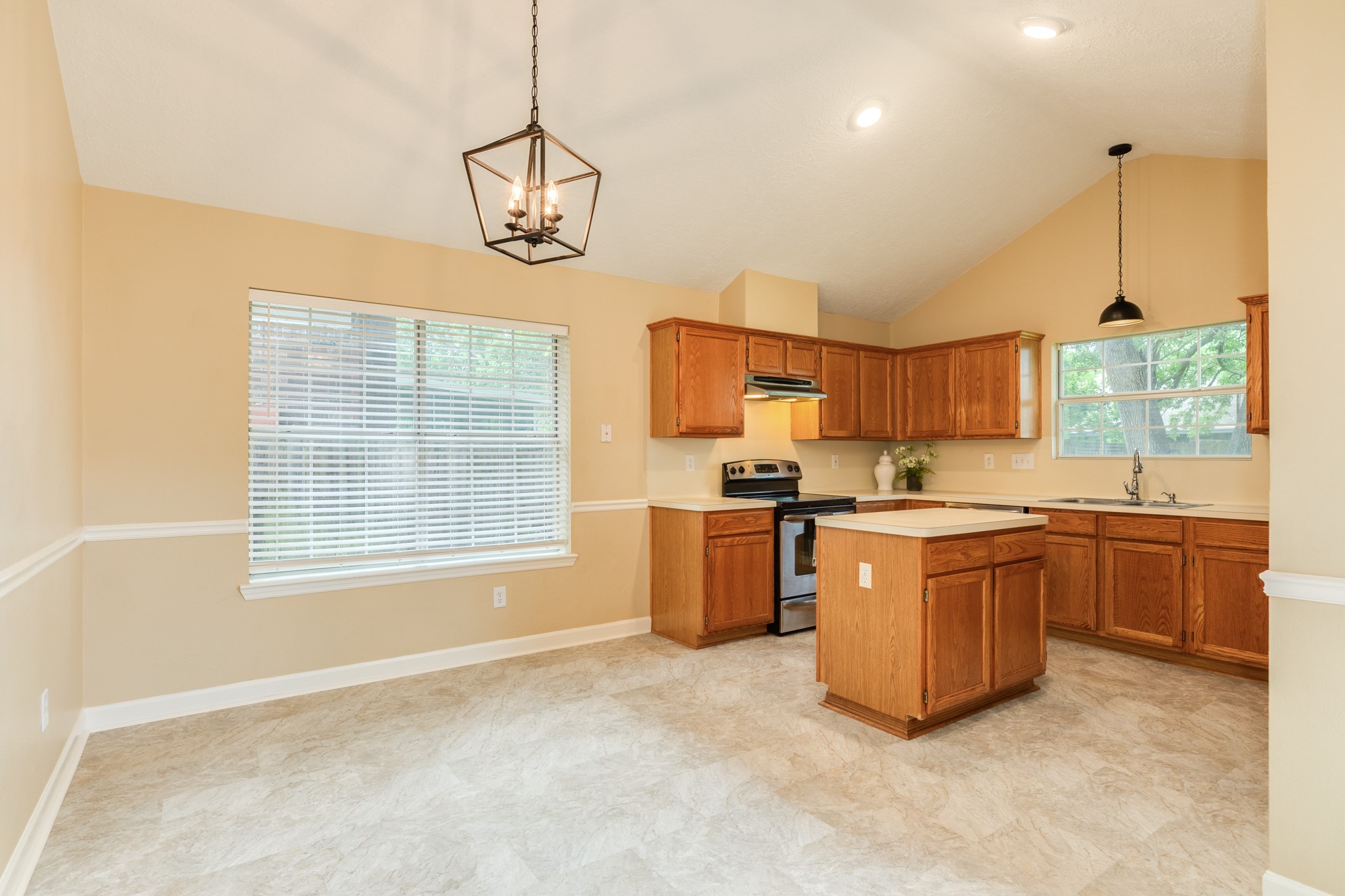 205 Mango Street Lake Jackson, TX 77566 - Photo 11 of 30