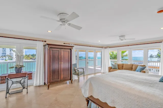 a view of front door with furniture and ceiling fan
