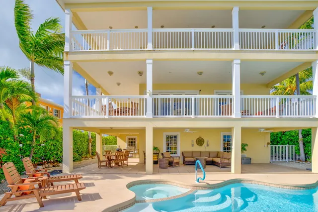 $3,600,000 | 160 1st Street, Key Colony Beach, FL 33051