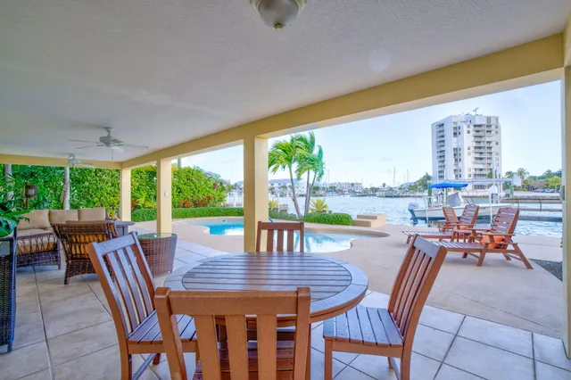 $3,600,000 | 160 1st Street, Key Colony Beach, FL 33051