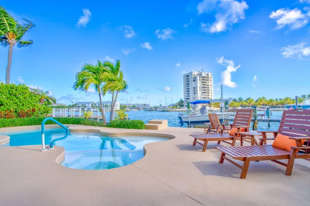 $3,600,000 | 160 1st Street, Key Colony Beach, FL 33051