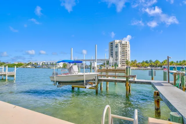 $3,600,000 | 160 1st Street, Key Colony Beach, FL 33051