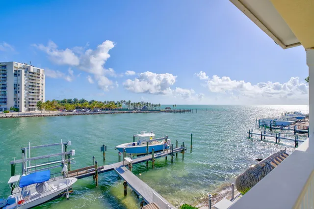 $3,600,000 | 160 1st Street, Key Colony Beach, FL 33051