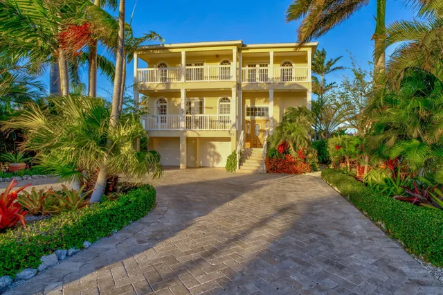 $3,600,000 | 160 1st Street, Key Colony Beach, FL 33051