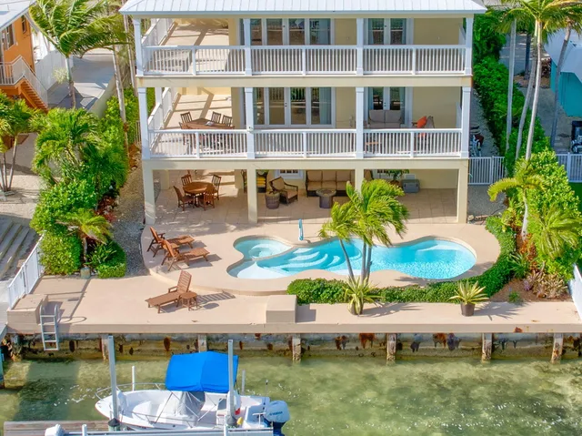 $3,600,000 | 160 1st Street, Key Colony Beach, FL 33051