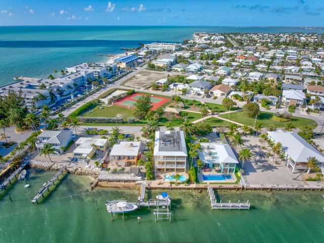 $3,600,000 | 160 1st Street, Key Colony Beach, FL 33051