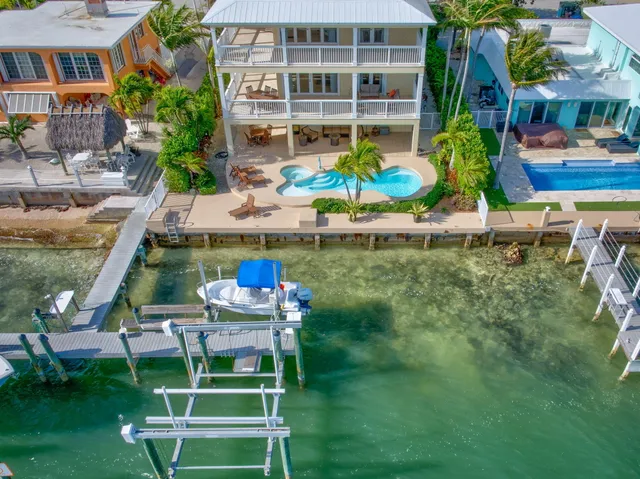 $3,600,000 | 160 1st Street, Key Colony Beach, FL 33051