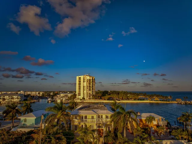 $3,600,000 | 160 1st Street, Key Colony Beach, FL 33051
