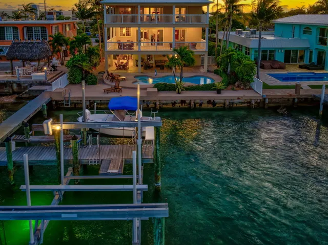 $3,600,000 | 160 1st Street, Key Colony Beach, FL 33051