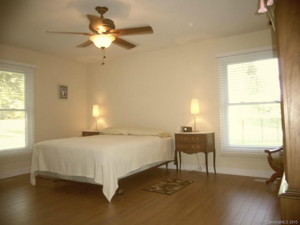 2111 Miranda Road Charlotte, NC 28216 - Photo 18 of 20 Gallery Image 18