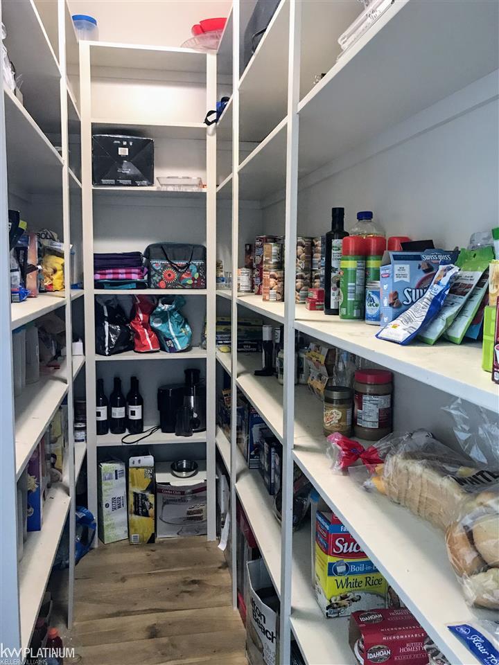 13447 Hunt Road Memphis, MI 48041 - Photo 13 of 38 Walk In Pantry