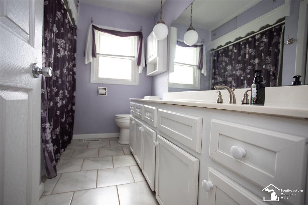 619 East Erie Road Temperance, MI 48182 - Photo 14 of 38 31392238-13.JPG