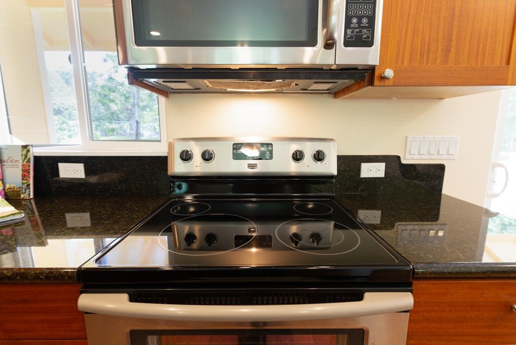60 Nohea Place, Unit B Haiku, HI 96708 - Photo 11 of 30 a close view of a stove top oven