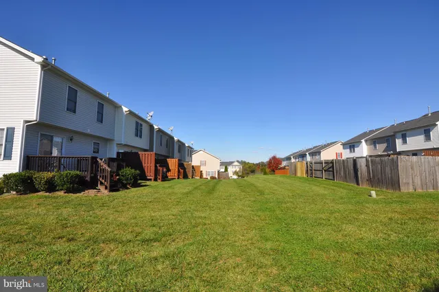 a view of a yard in front of a house