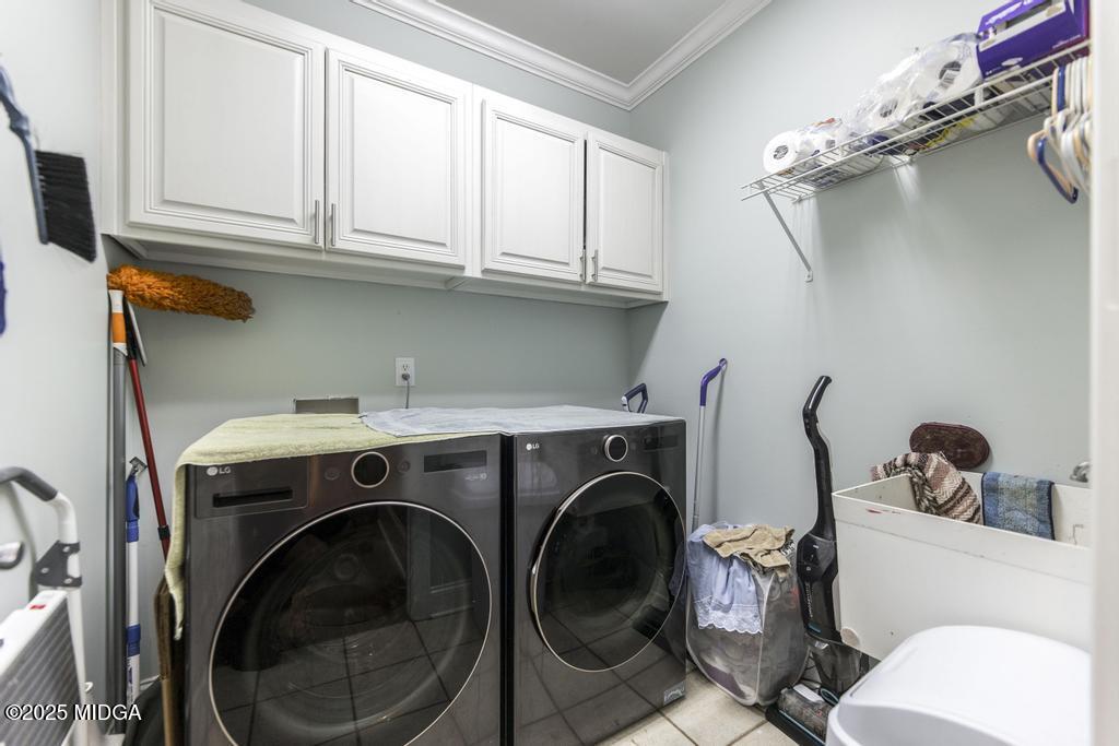 2489 Boxankle Road Forsyth, GA 31029 - Photo 34 of 68 a utility room with dryer and washer